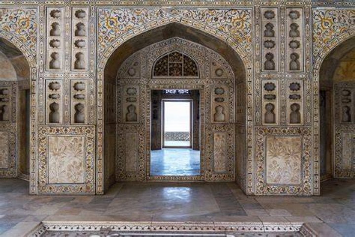 FileArches inside the Taj Mahal Mosque, Agra.jpg Wikimedia Commons